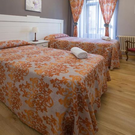 Apartamentos Turisticos Avila La Catedral ภายนอก รูปภาพ