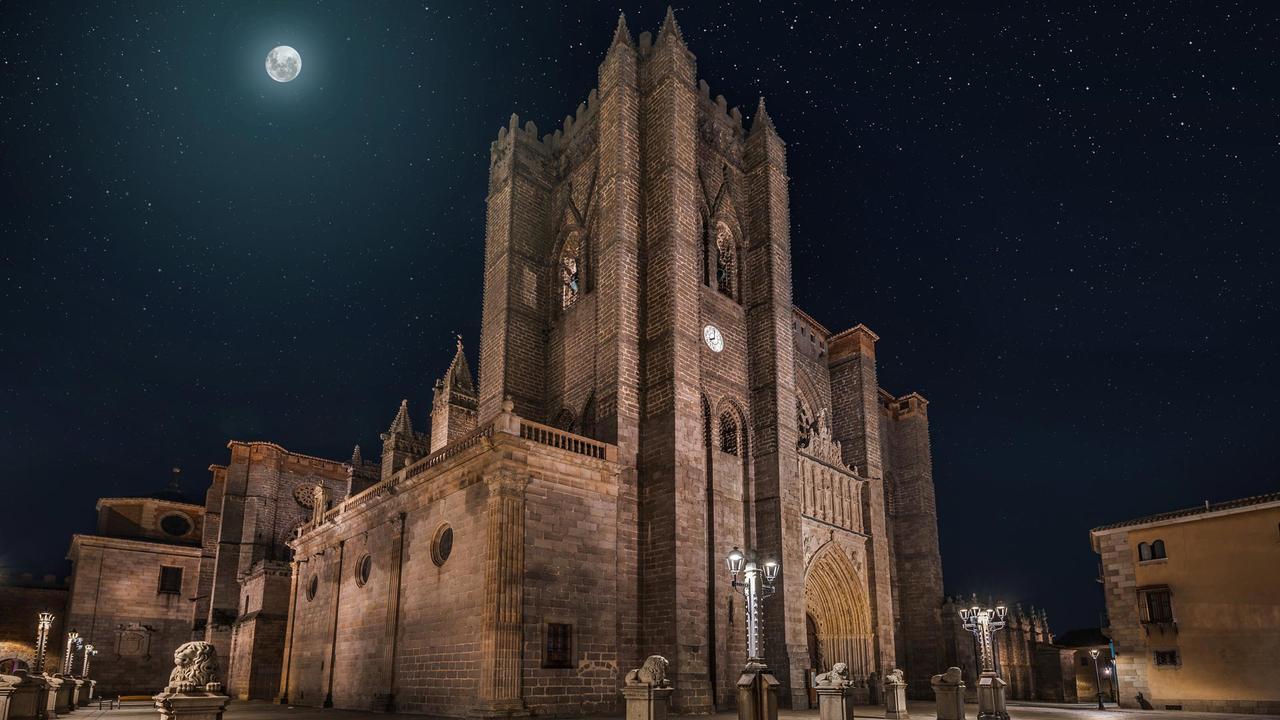 Apartamentos Turisticos Avila La Catedral ภายนอก รูปภาพ
