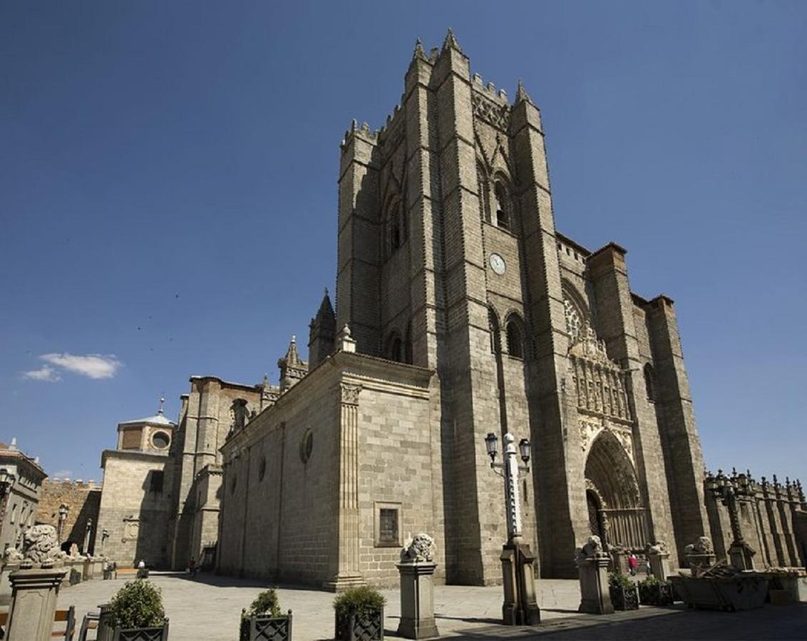 Apartamentos Turisticos Avila La Catedral ภายนอก รูปภาพ