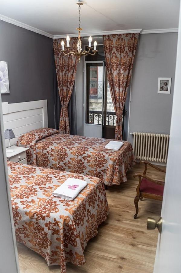 Apartamentos Turisticos Avila La Catedral ภายนอก รูปภาพ