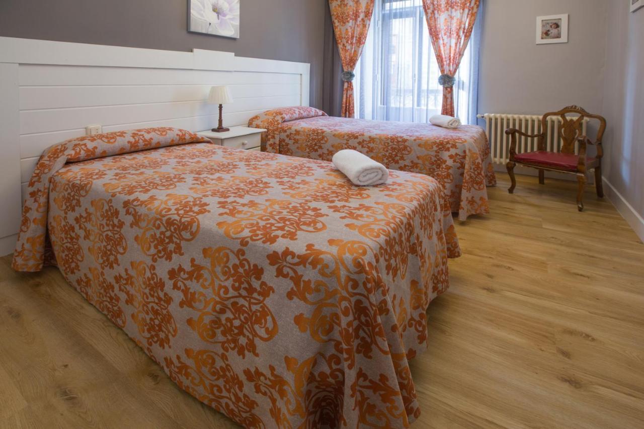 Apartamentos Turisticos Avila La Catedral ภายนอก รูปภาพ
