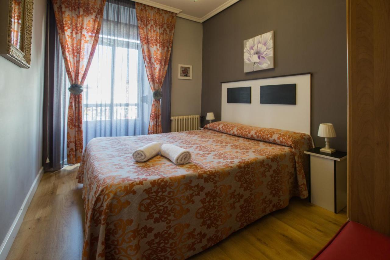 Apartamentos Turisticos Avila La Catedral ภายนอก รูปภาพ