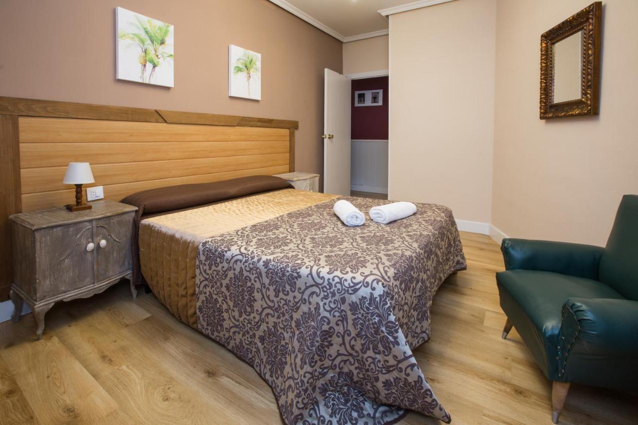Apartamentos Turisticos Avila La Catedral ภายนอก รูปภาพ