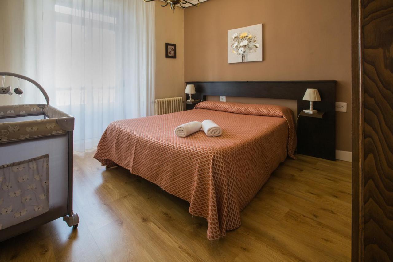 Apartamentos Turisticos Avila La Catedral ภายนอก รูปภาพ